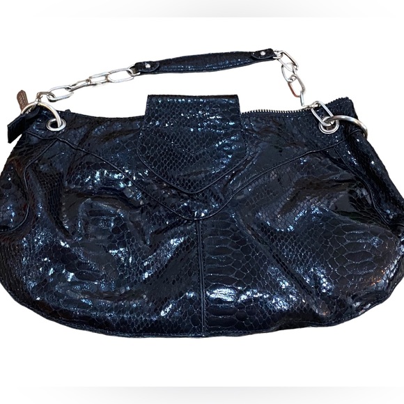 botkier NWOT black snake scales chain strap under the shoulder bag - Picture 3 of 11